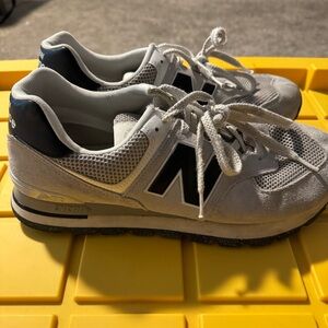 Men’s New Balance size 11